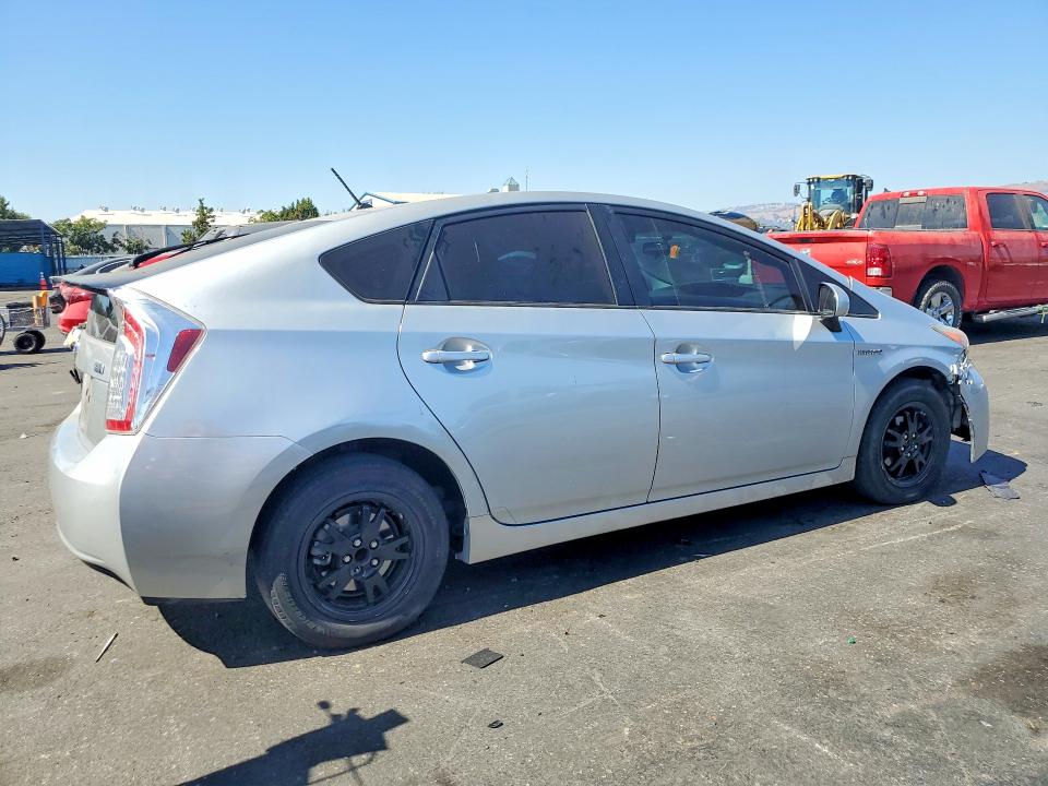 Photo 3 from auction – 2015 TOYOTA PRIUS with VIN JTDKN3DU3F0481895