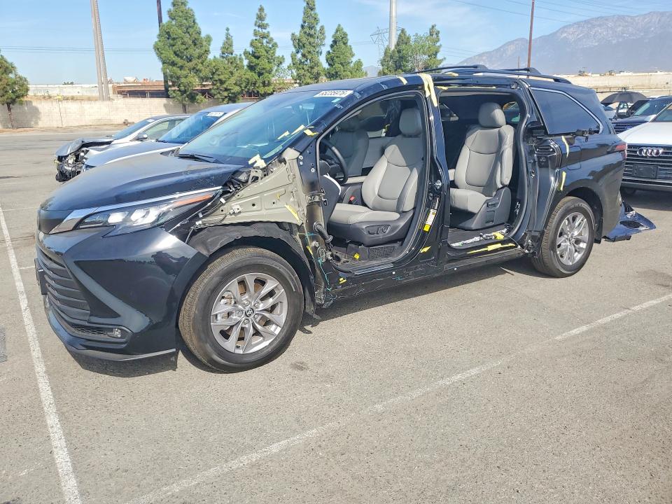Photo 1 from auction – 2026 TOYOTA SIENNA with VIN 5TDYRKEC2TS293456
