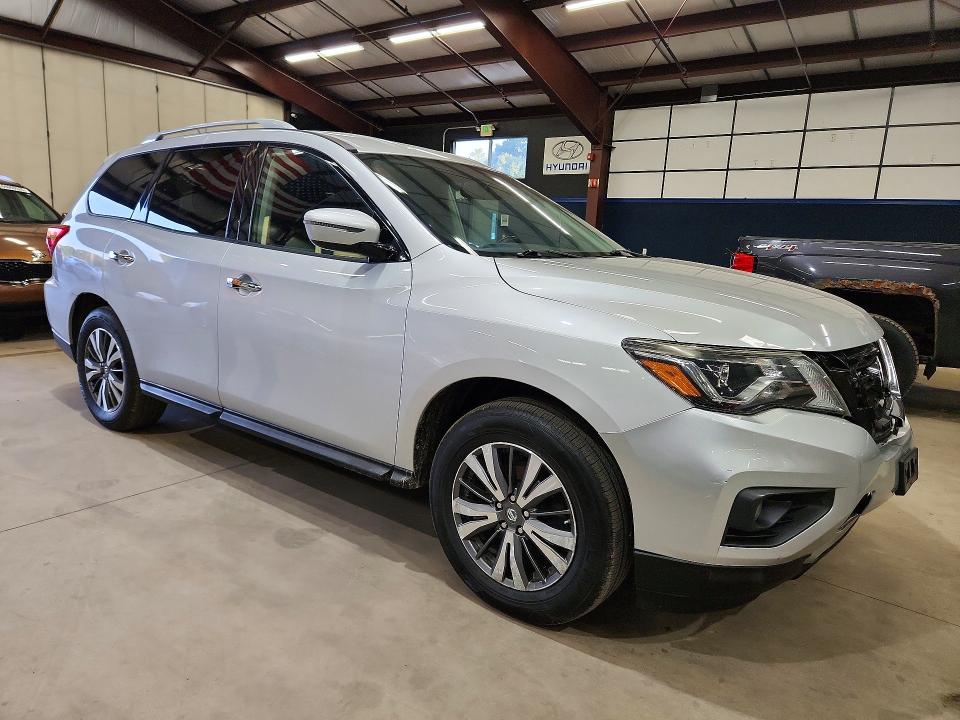 Photo 4 from auction – 2017 NISSAN PATHFINDER with VIN 5N1DR2MM1HC670100