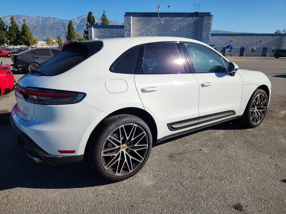 Photo 3 from auction – 2022 PORSCHE MACAN with VIN WP1AA2A57NLB11883