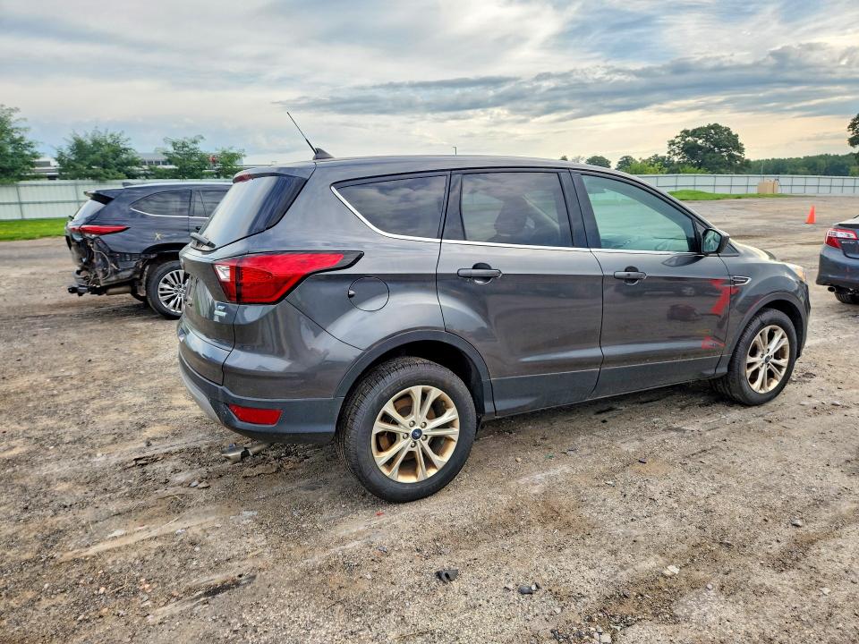 Photo 3 from auction – 2019 FORD ESCAPE with VIN 1FMCU0GD8KUB13082