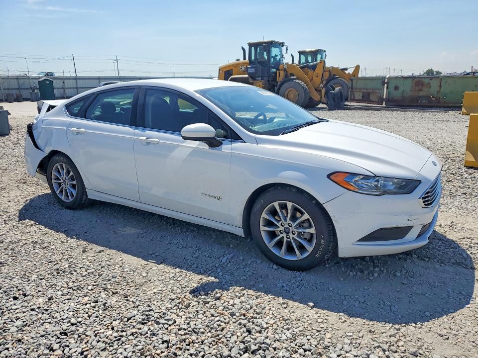 Photo 4 from auction – 2017 FORD FUSION with VIN 3FA6P0LU5HR238268