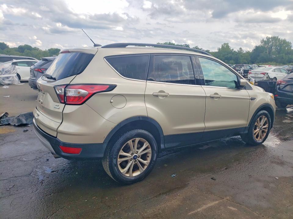 Photo 3 from auction – 2018 FORD ESCAPE with VIN 1FMCU0GD2JUC88376