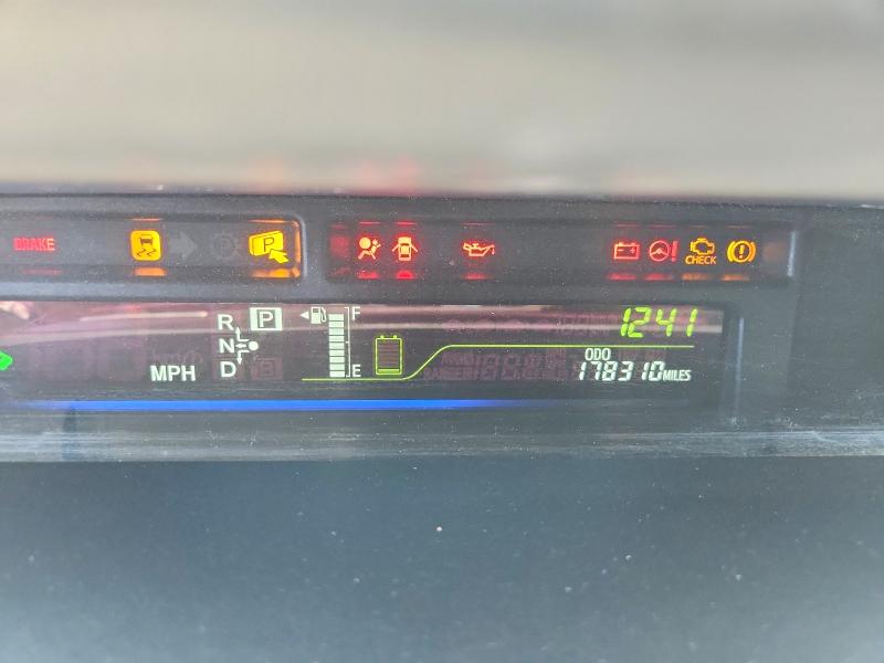 Photo 9 from auction – 2014 TOYOTA PRIUS V with VIN JTDZN3EU2E3324952