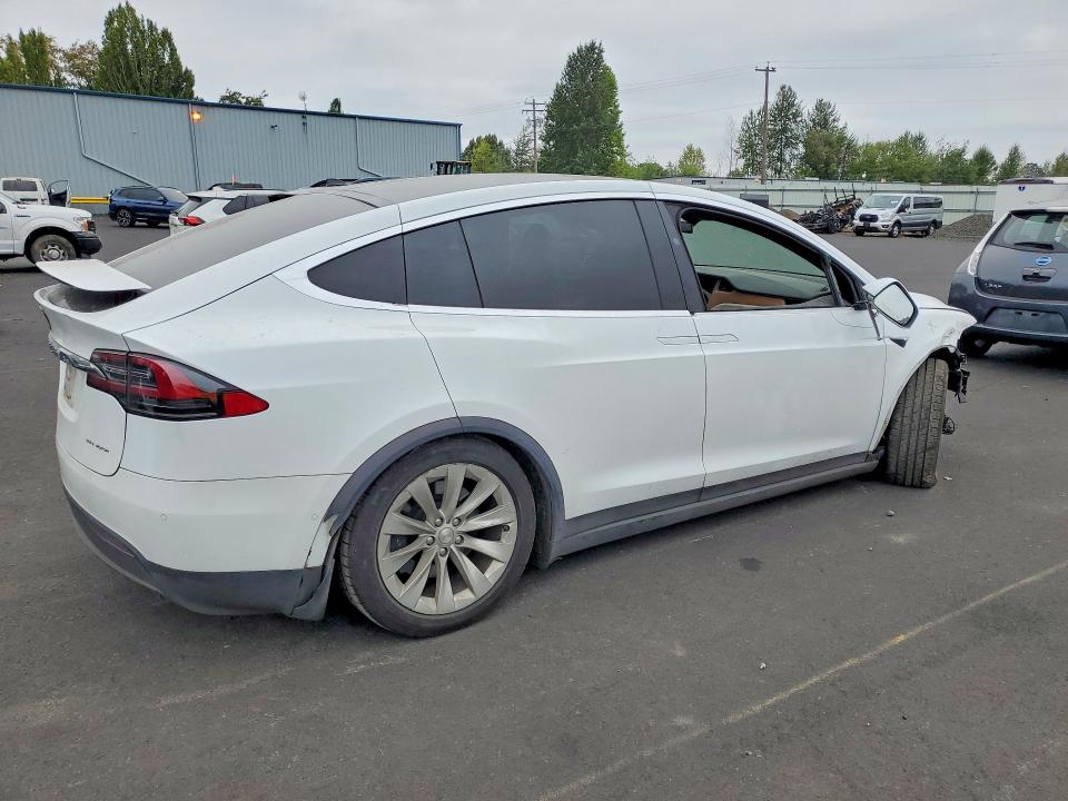 Photo 3 from auction – 2020 TESLA MODEL X with VIN 5YJXCBE26LF305133