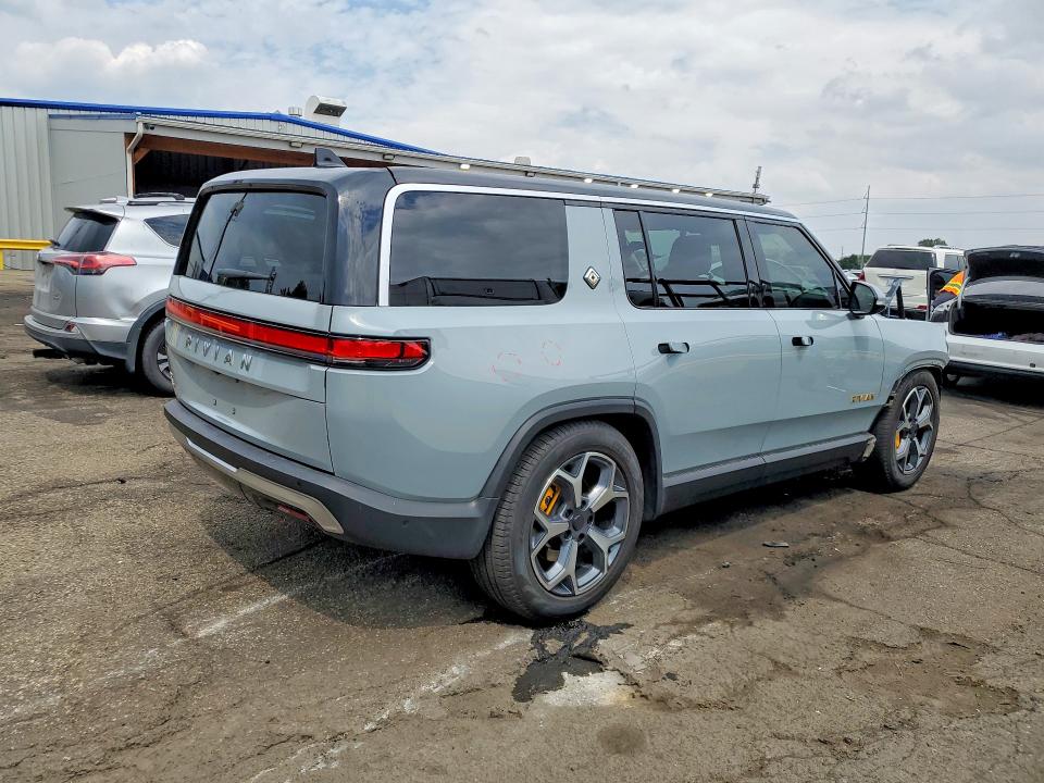 Photo 3 from auction – 2023 RIVIAN R1S with VIN 7PDSGABA0PN024532