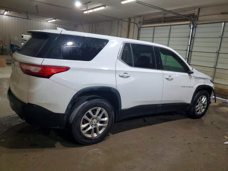 Photo 3 from auction – 2018 CHEVROLET TRAVERSE with VIN 1GNERFKW6JJ137091