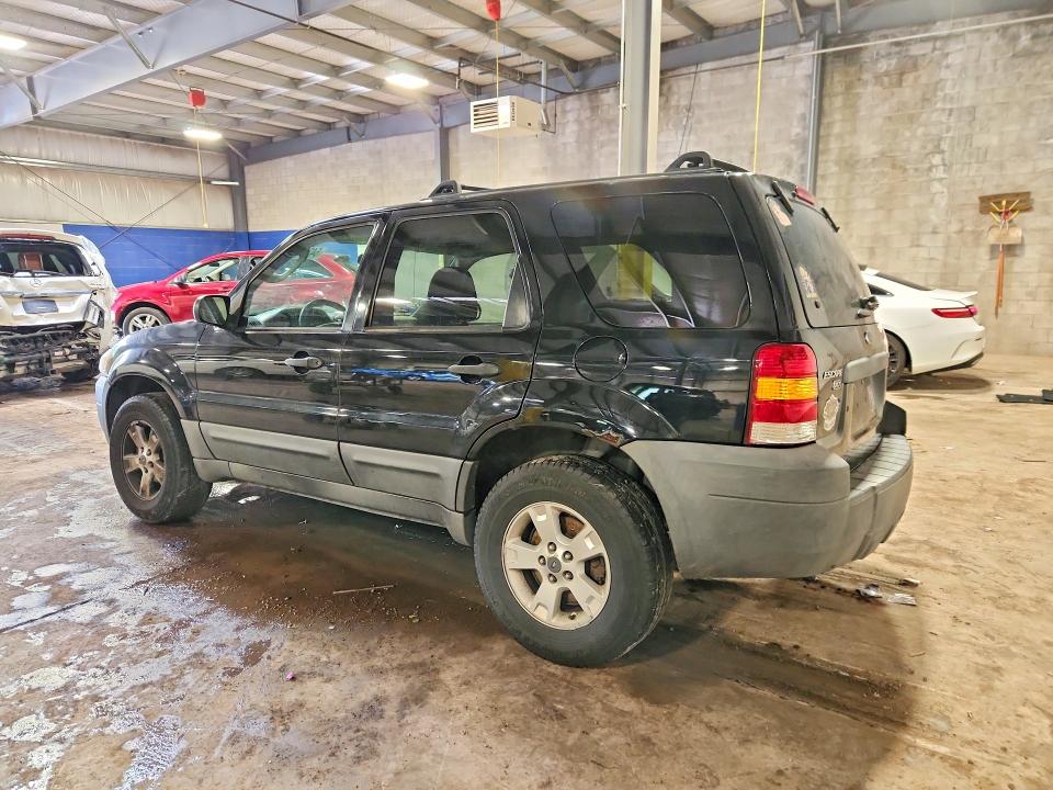 Photo 2 from auction – 2005 FORD ESCAPE with VIN 1FMYU93115KB75641