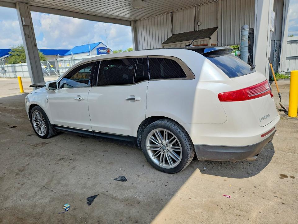 Photo 2 from auction – 2015 LINCOLN MKT with VIN 2LMHJ5AT4FBL03652