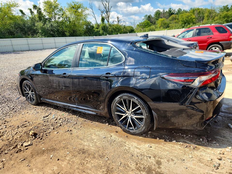 Photo 2 from auction – 2022 TOYOTA CAMRY with VIN 4T1G11BK5NU069536