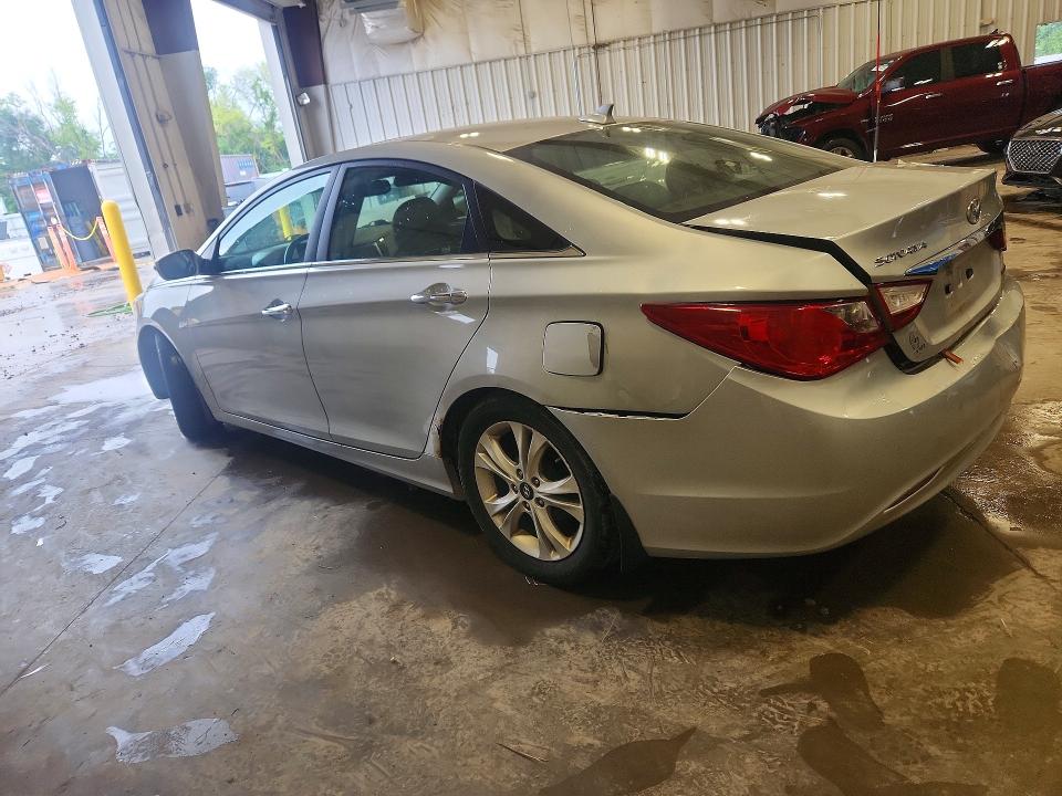 Photo 2 from auction – 2011 HYUNDAI SONATA with VIN 5NPEC4AC4BH125392