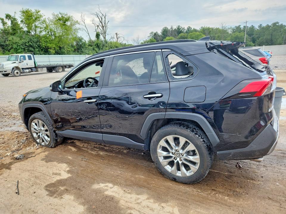 Photo 2 from auction – 2019 TOYOTA RAV4 with VIN 2T3N1RFV0KC024101