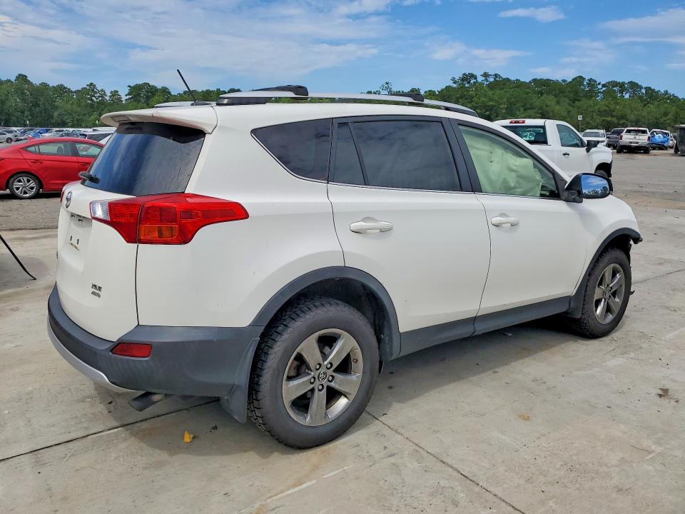 Photo 3 from auction – 2015 TOYOTA RAV4 with VIN JTMRFREV8FD157601