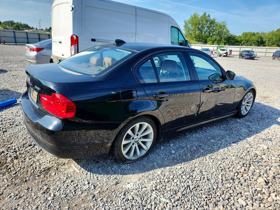 Photo 3 from auction – 2010 BMW 328 with VIN WBAPH7C52AA175625