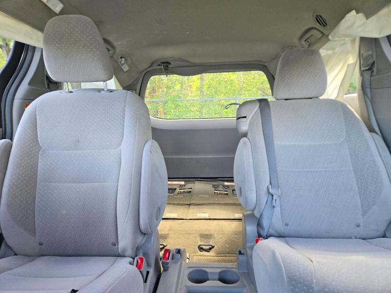 Photo 10 from auction – 2015 TOYOTA SIENNA with VIN 5TDKK3DCXFS668886