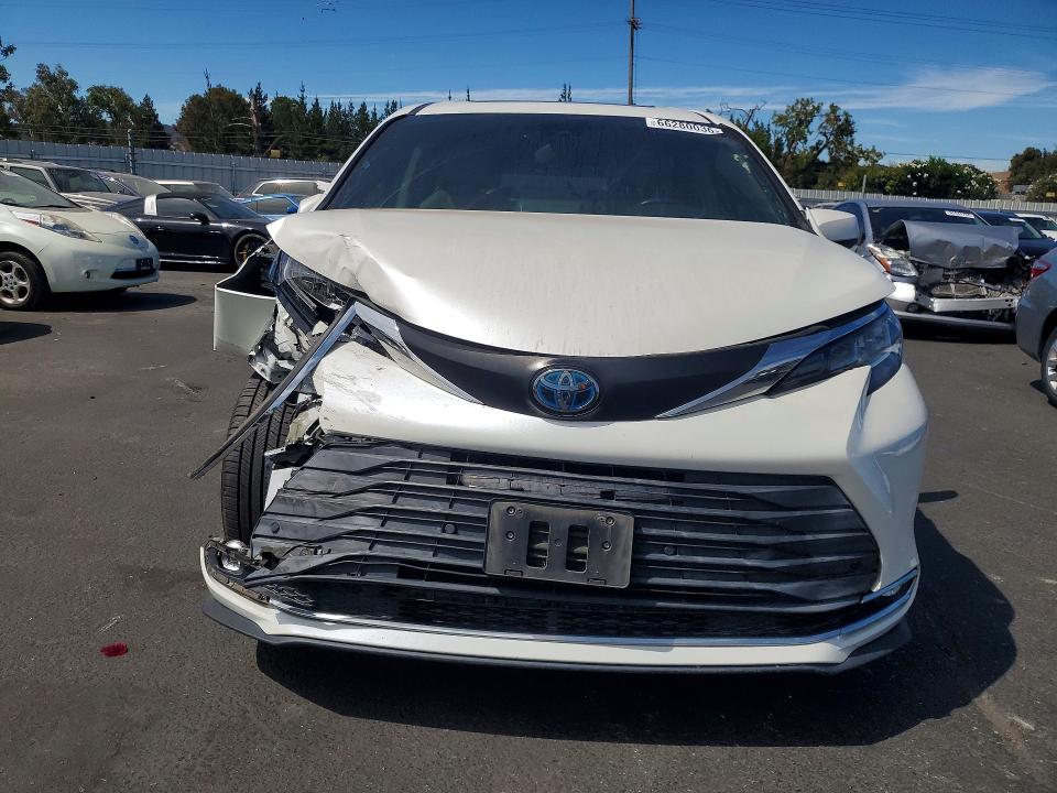 Photo 5 from auction – 2021 TOYOTA SIENNA with VIN 5TDYRKEC6MS042280