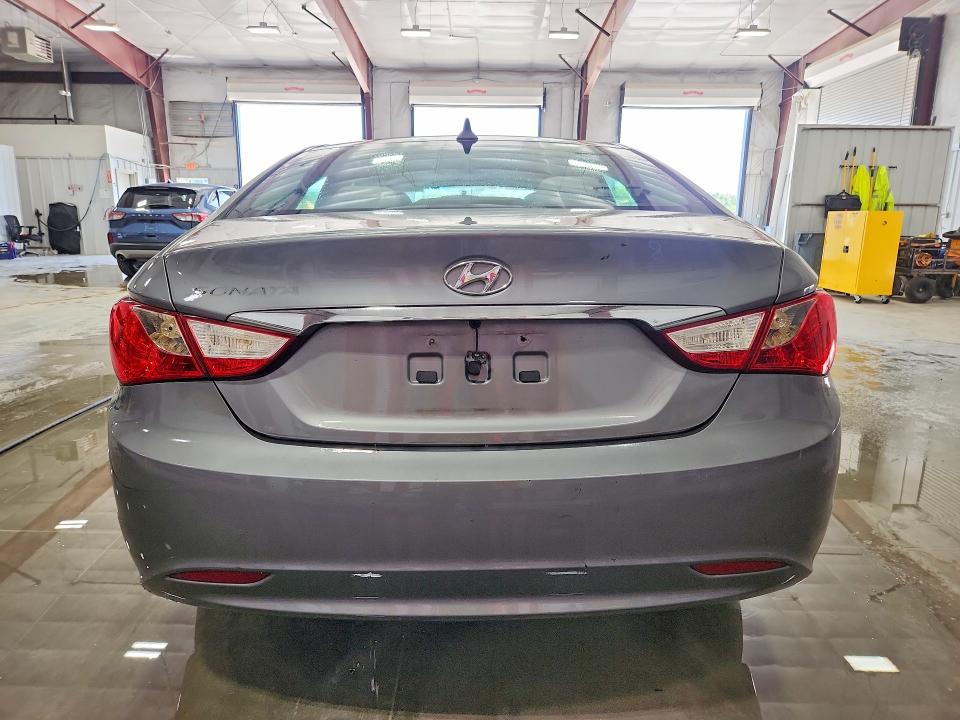 Photo 6 from auction – 2011 HYUNDAI SONATA with VIN 5NPEB4AC8BH188658