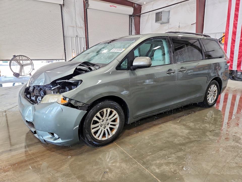 TOYOTA SIENNA 2014 with VIN 5TDYK3DCXES486307 - Photo from auction