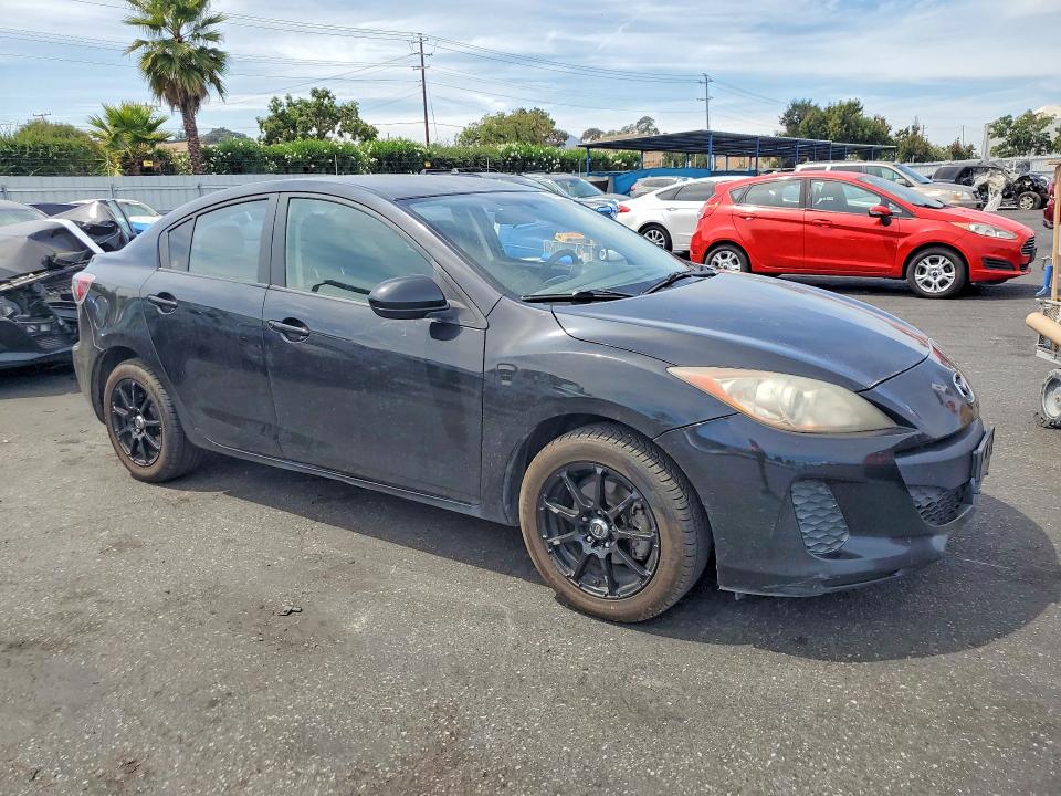 Photo 4 from auction – 2013 MAZDA 3 with VIN JM1BL1TG6D1846616
