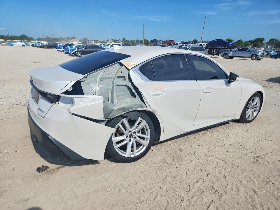 Zdjęcie 3 z aukcji – 2024 LEXUS IS 300 z VIN JTHCA1D20R5129706