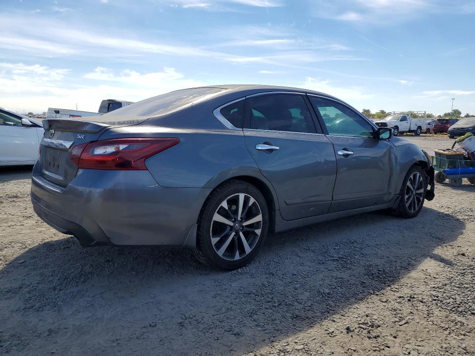 Photo 3 from auction – 2017 NISSAN ALTIMA with VIN 1N4AL3AP4HN340040