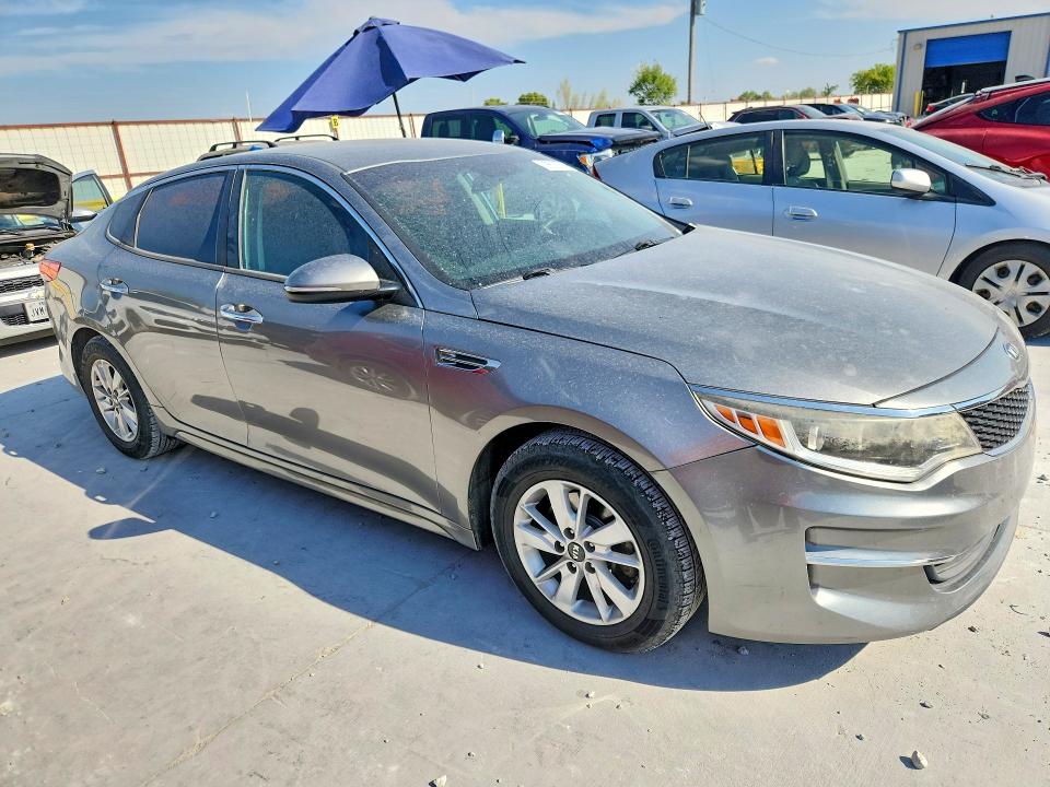 Photo 4 from auction – 2018 KIA OPTIMA with VIN 5XXGT4L36JG179213