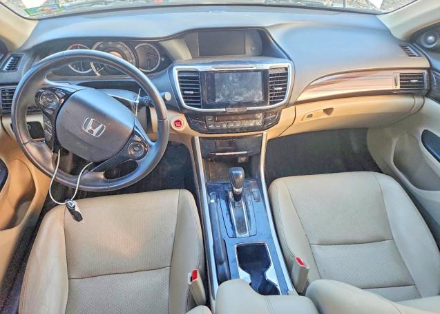 Снимка 8 от търг – 2017 HONDA ACCORD с VIN 1HGCR3F82HA019125