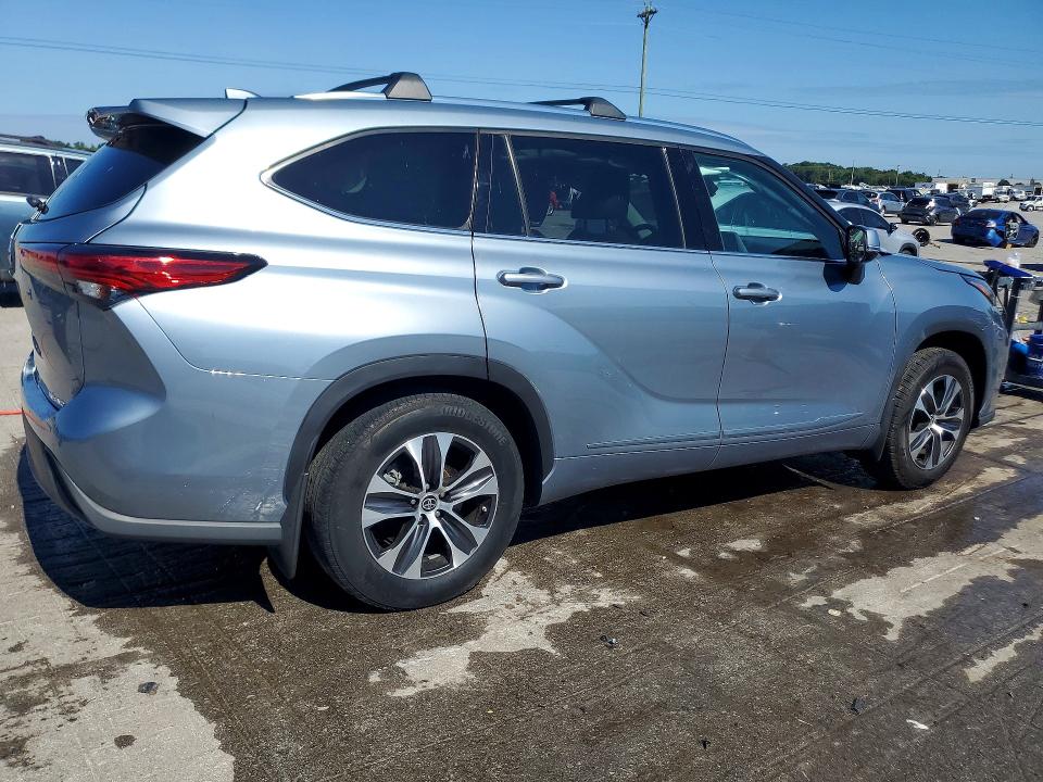 Photo 3 from auction – 2021 TOYOTA HIGHLANDER with VIN 5TDHZRBH3MS134875