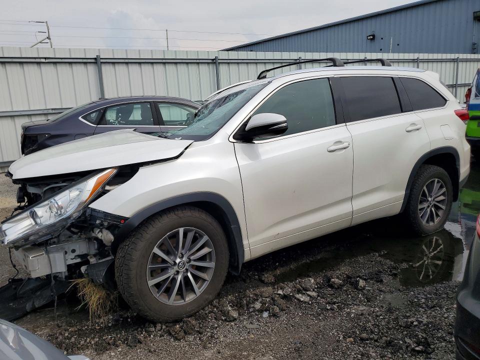 TOYOTA HIGHLANDER 2017 with VIN 5TDJZRFH2HS369950 - Photo from auction