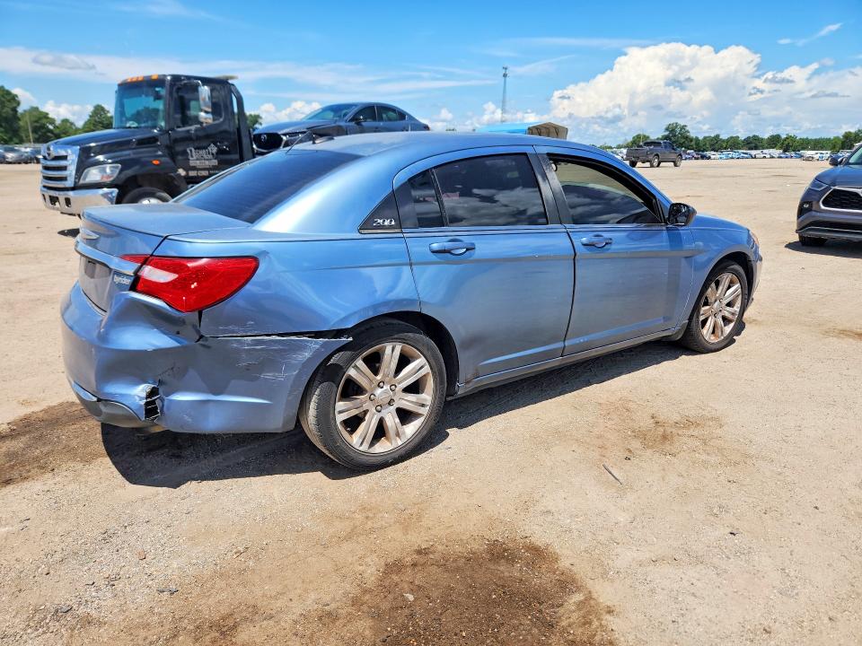 Photo 3 from auction – 2011 CHRYSLER 200 with VIN 1C3BC1FB4BN611948