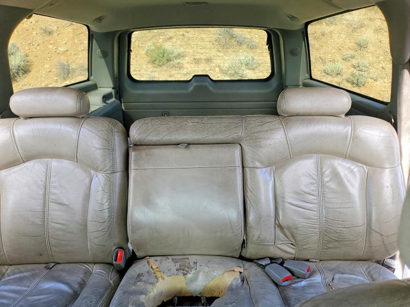 Photo 10 from auction – 2002 CHEVROLET SUBURBAN with VIN 3GNFK16T62G350816