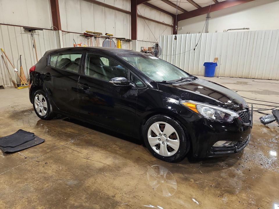 Photo 4 from auction – 2016 KIA FORTE5 with VIN KNAFK5A8XG5583774