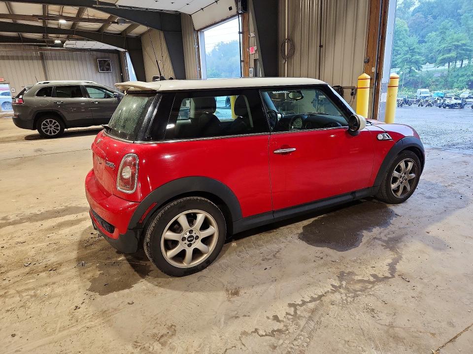 Photo 3 from auction – 2008 MINI COOPER with VIN WMWMF73588TV35049