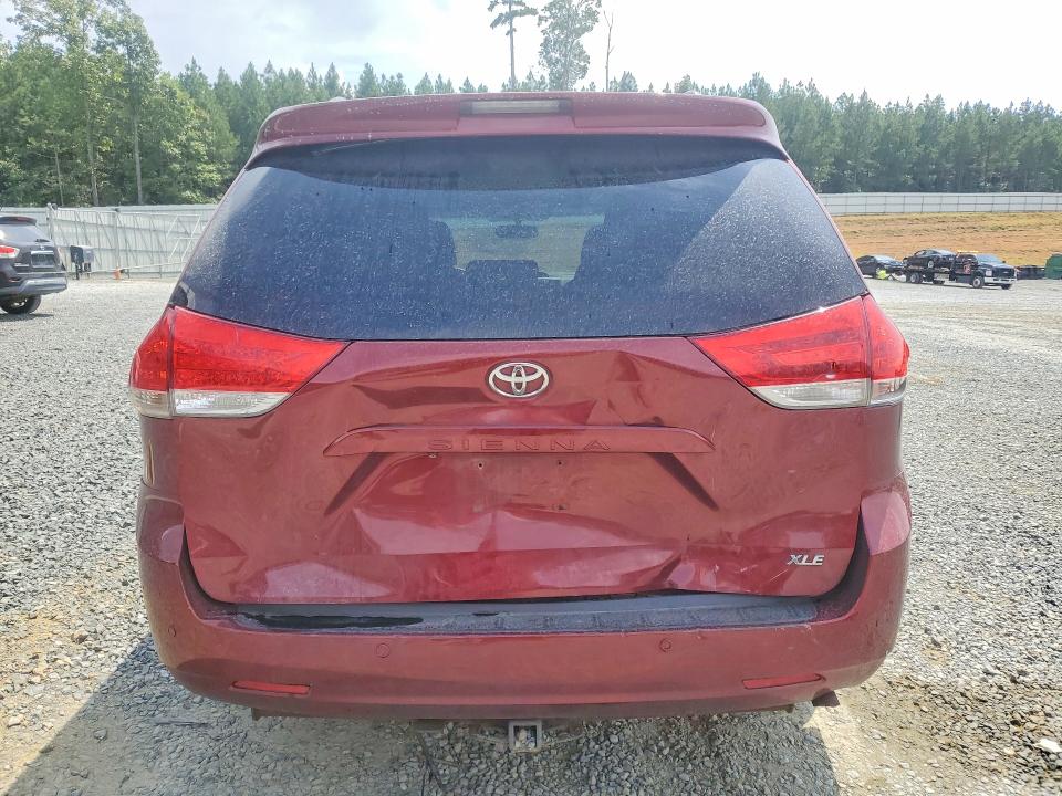 Photo 6 from auction – 2011 TOYOTA SIENNA with VIN 5TDYK3DC6BS039386