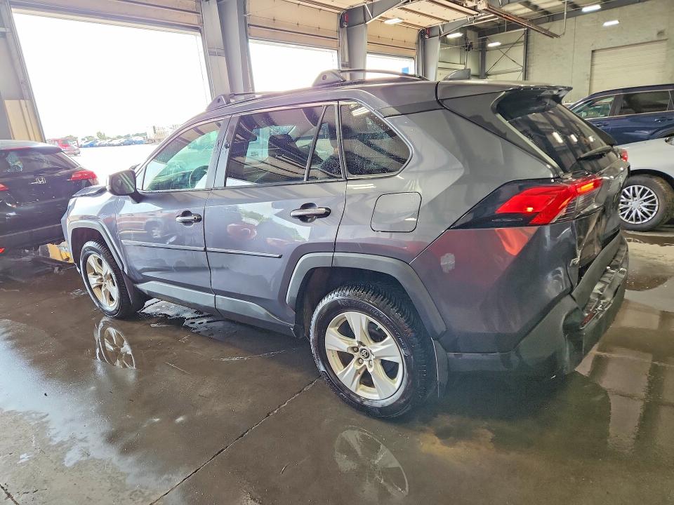 Photo 2 from auction – 2019 TOYOTA RAV4 with VIN JTMP1RFV8KD502513