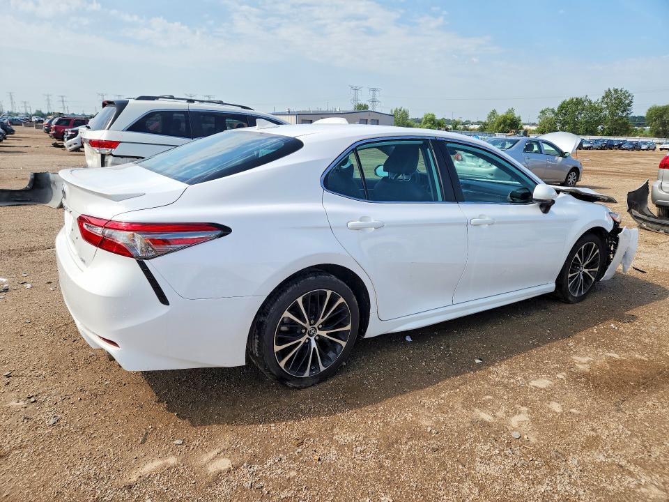 Photo 3 from auction – 2019 TOYOTA CAMRY with VIN 4T1B11HK2KU830441