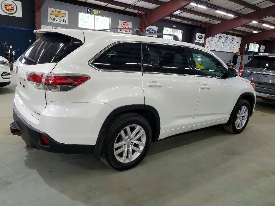 Photo 3 from auction – 2015 TOYOTA HIGHLANDER with VIN 5TDBKRFHXFS211474