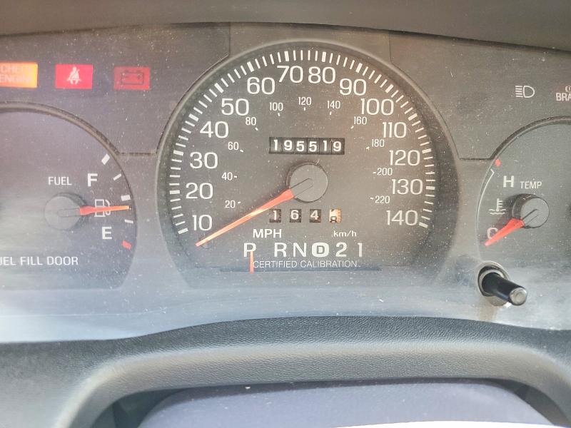 Photo 9 from auction – 2002 FORD CROWN VICTORIA with VIN 2FAFP71W42X143464