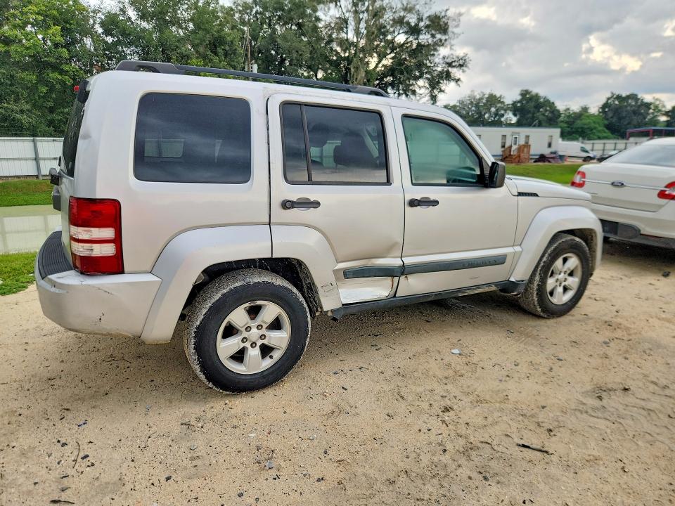 Photo 3 from auction – 2010 JEEP LIBERTY with VIN 1J4PP2GK8AW112275