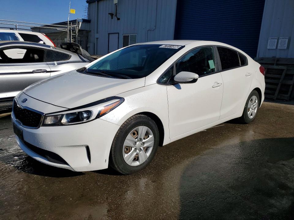 KIA FORTE 2018 مع رقم تعريف المركبة 3KPFL4A71JE247072 - صورة من المزاد