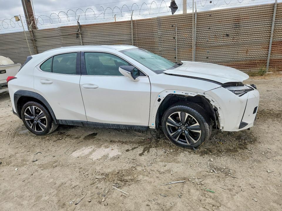 Photo 4 from auction – 2022 LEXUS UX 200 with VIN JTHX3JBH0N2052690