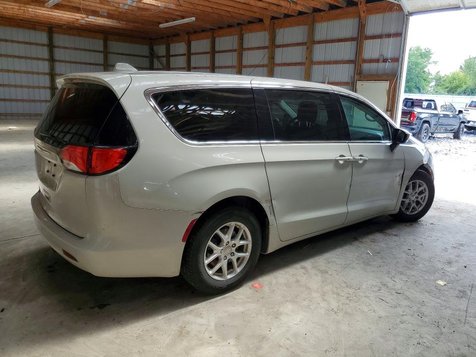 Photo 3 from auction – 2017 CHRYSLER PACIFICA with VIN 2C4RC1DG2HR551656