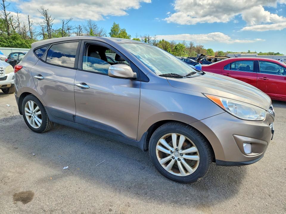 Photo 4 from auction – 2012 HYUNDAI TUCSON with VIN KM8JUCAC8CU375047