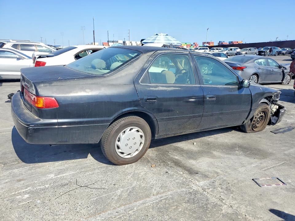Photo 3 from auction – 2000 TOYOTA CAMRY with VIN 4T1BG22K3YU946382