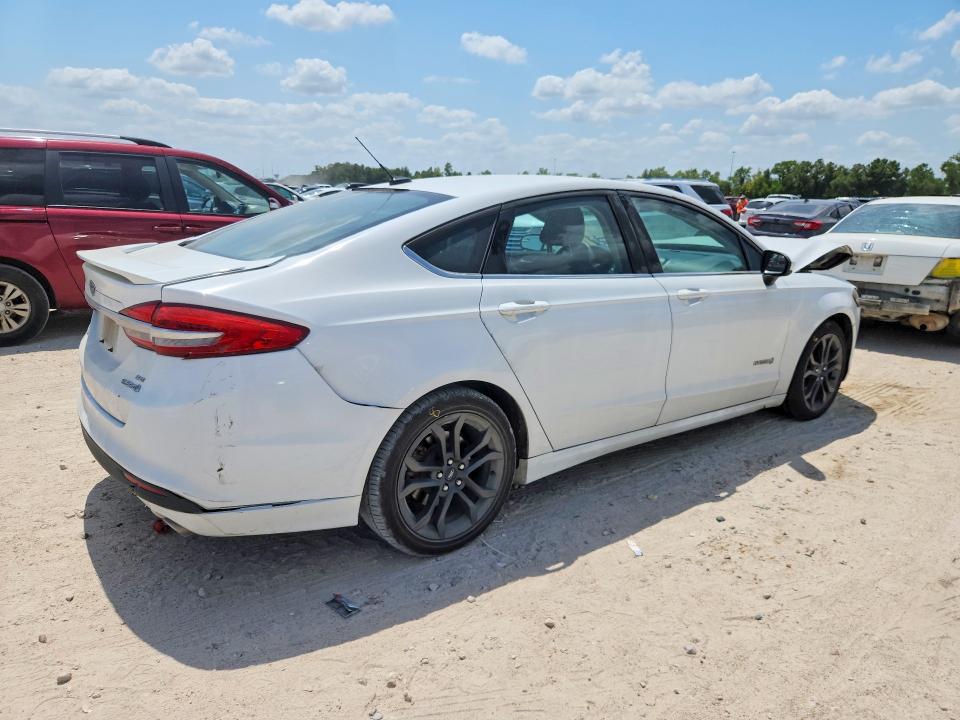 Photo 3 from auction – 2018 FORD FUSION with VIN 3FA6P0LU6JR132367