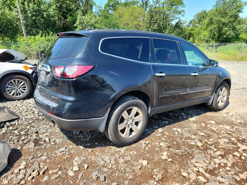 Photo 3 from auction – 2017 CHEVROLET TRAVERSE with VIN 1GNKVJKD9HJ191012