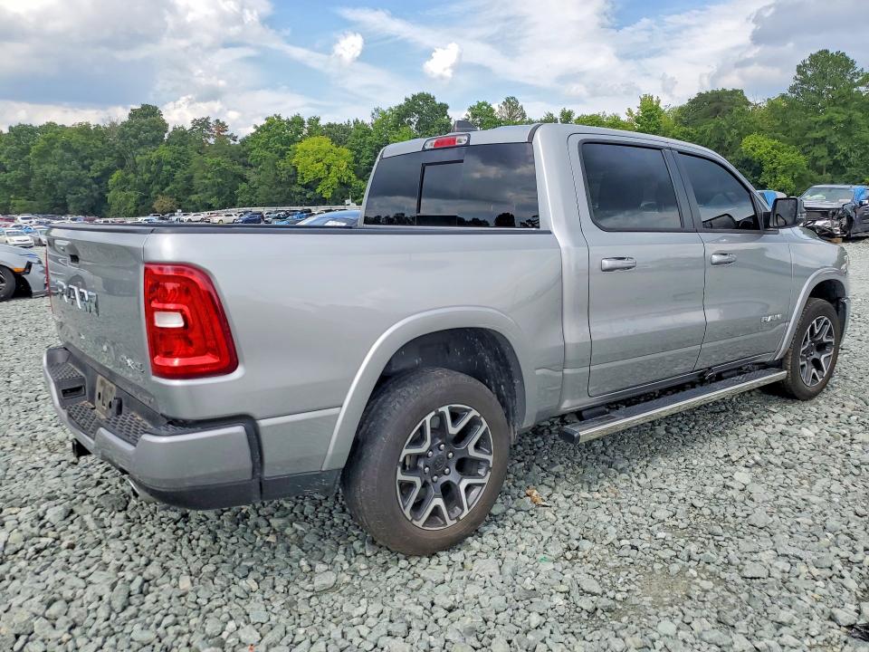 Снимка 3 от търг – 2025 RAM 1500 с VIN 1C6SRFJP3SN510241