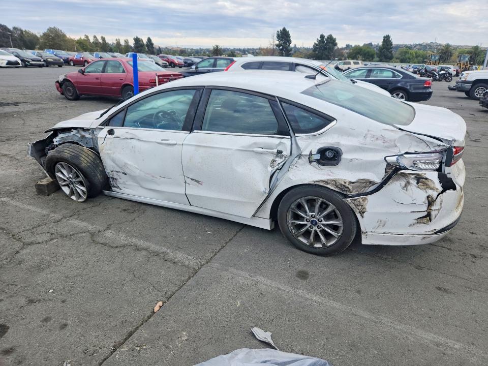 Photo 2 from auction – 2017 FORD FUSION with VIN 3FA6P0LU2HR368539