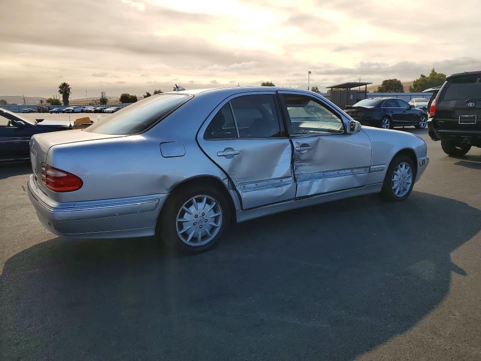 Photo 3 from auction – 2000 MERCEDES-BENZ E with VIN WDBJF65J8YB090763