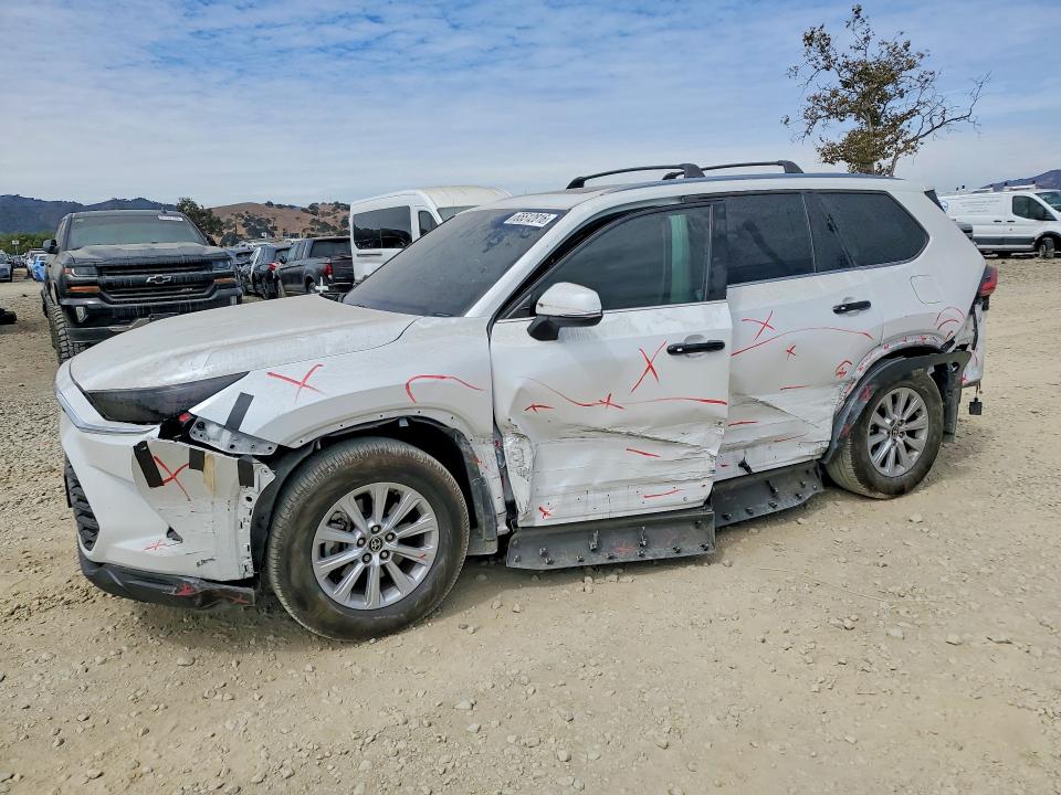 TOYOTA GRAND HIGHLANDER HYBRID 2024 с VIN 5TDACAB50RS000813 - Снимка от търг